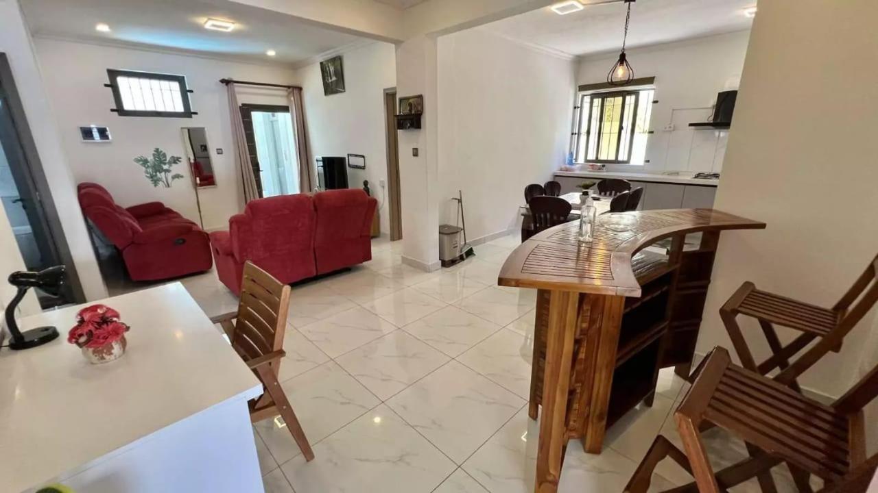 Nayuha Apt B Flic en Flac Ngoại thất bức ảnh